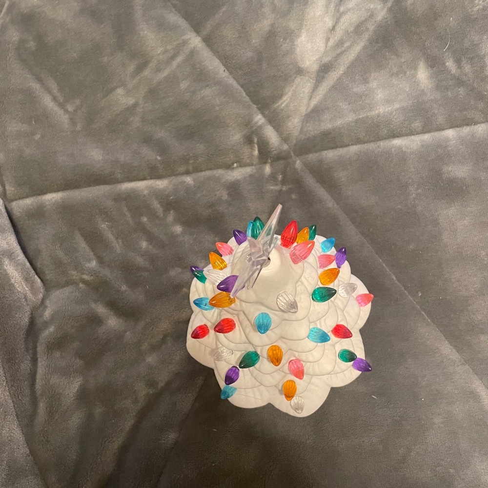 white light up christmas tree